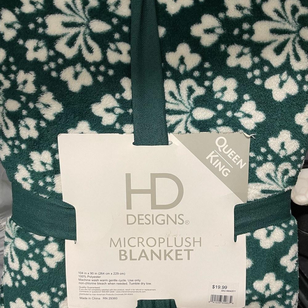 HD Designs Floral Microplush Blanket in Green